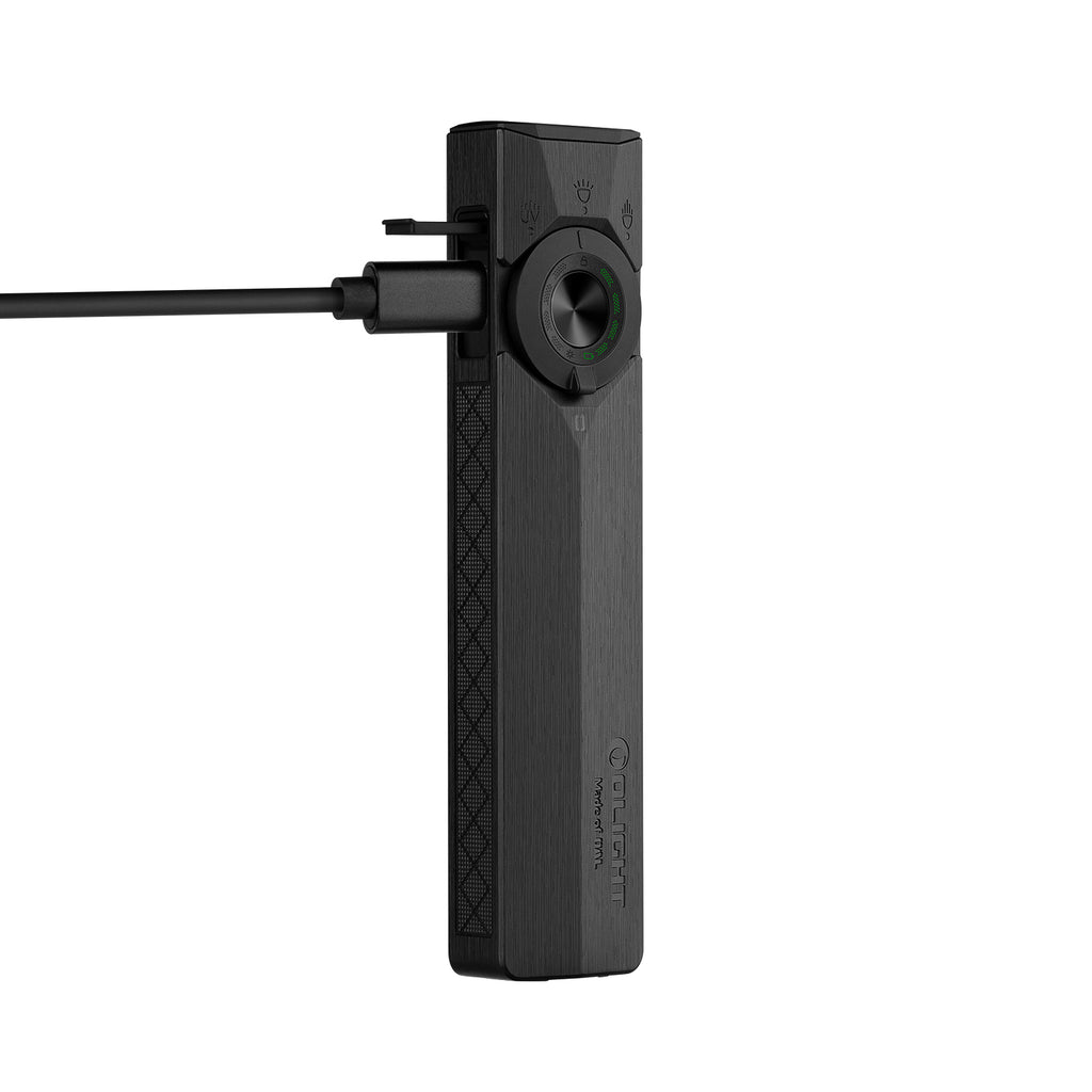 Lampe torche Olight ArkPro Ultra noire en charge USB-C latérale, vue de profil pour un usage quotidien EDC