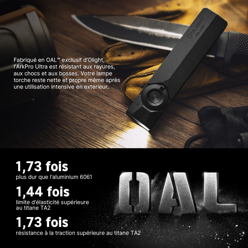 Lampe torche Olight ArkPro Ultra noire en OAL ultra-résistante posée sur table en bois pour le camping et l'outdoor